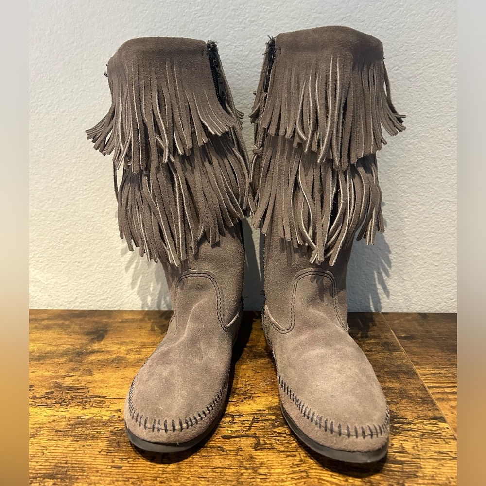 Minnetonka Women's Calf Hi 2-Layer Fringe Boot in Grey, size 7 M US.